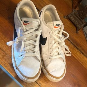 Nike Court Legacy- White Desert Ochre CU4150-102